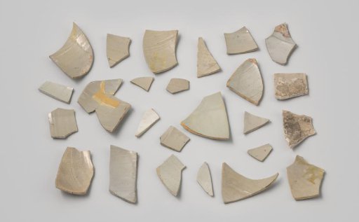 Fragments of porcelain from the VOC ship 'Witte Leeuw'