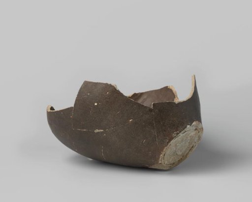 Fragment of a martaban from the VOC ship 'Witte Leeuw'