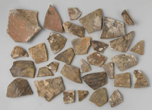 Box with fragments of martavan jars from the VOC ship 'Witte Leeuw'