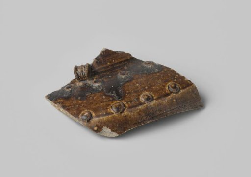 Sherd of a Martaban from the VOC ship 'Witte Leeuw'