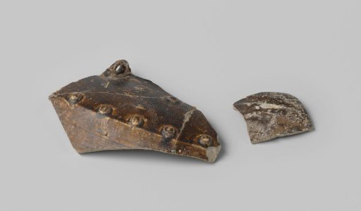 Sherds of Martabans from the VOC ship 'Witte Leeuw'