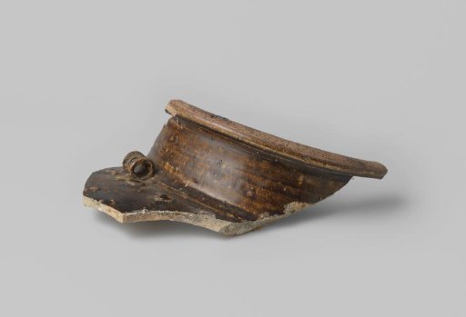 Sherd of a Martaban from the VOC ship 'Witte Leeuw'