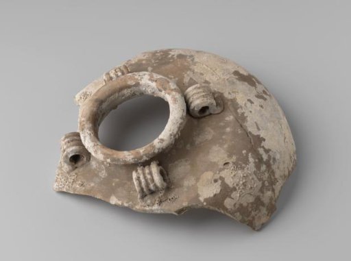Fragment of a martaban jar from the V.O.C. ship 'White Lion'