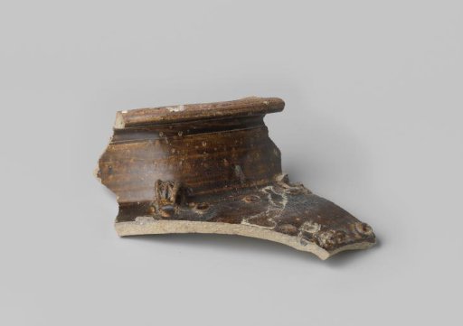 Shard of a martaban from VOC ship the 'Witte Leeuw'