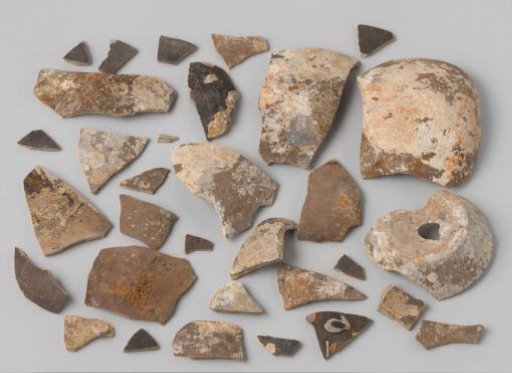 Fragments of martavan jars from the VOC ship 'Witte Leeuw'