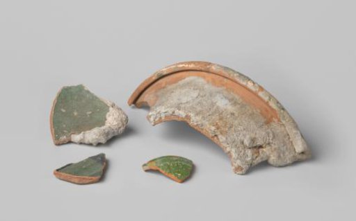 Fragments of earthenware from the VOC ship 'Witte Leeuw'