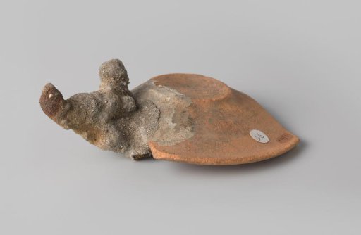 Lid with coral concretion from the VOC ship 'White Lion'