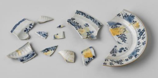 Eleven fragments of various plates found with the VOC ship Witte Leeuw, possibly originating from Zeelelie