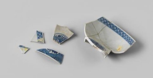 Bowl, found at VOC ship Witte Leeuw, possibly from Zeelelie