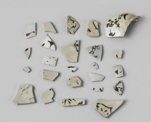 Twenty-four fragments of plates, found on the VOC ship Witte Leeuw, possibly from Zeelelie