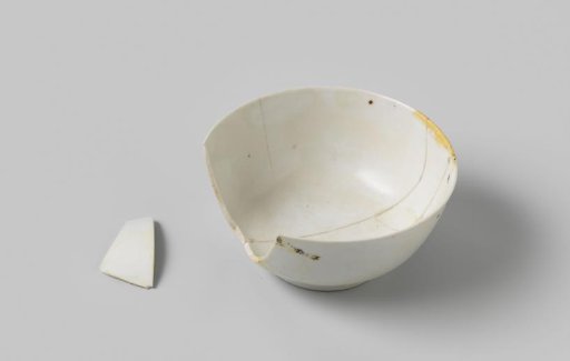 Bowl, found on the VOC ship Witte Leeuw, possibly from the Zeelelie