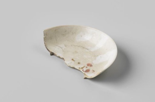 Plate, found on board the V.O.C. ship Witte Leeuw, possibly from the Zeelelie