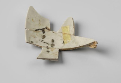 Plate, found at the VOC ship Witte Leeuw, possibly originating from Zeelelie