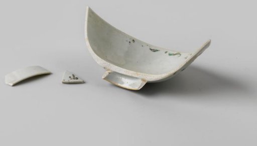 Shards of One or Several Bowls, found at the VOC ship Witte Leeuw, possibly originating from Zeelelie