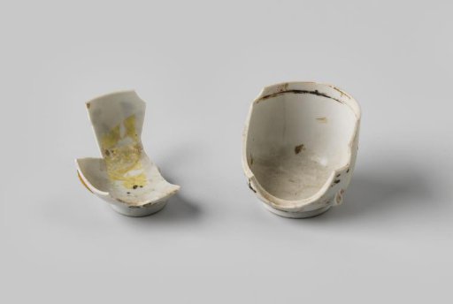 Two incomplete heads, found at the VOC ship Witte Leeuw, possibly originating from Zeelelie