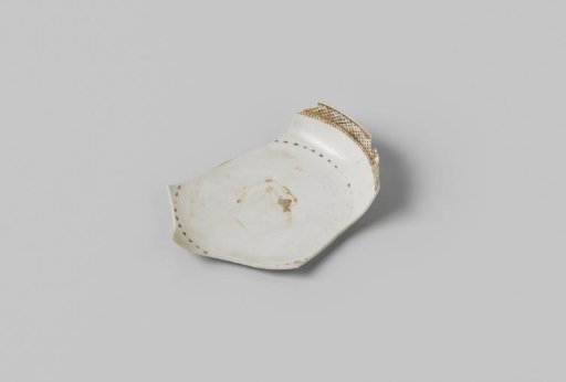 Fragment plate, found at VOC ship Witte Leeuw, possibly originating from Zeelelie