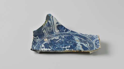 Fragment of a dish from the VOC ship 'The White Lion'