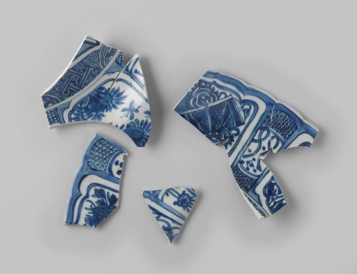 Large plate or 'lampetschotel' of Chinese porcelain from the wreck of the Dutch East Indiaman Witte Leeuw