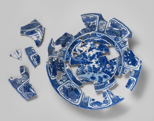Large plate or 'lampetschotel' of Chinese porcelain from the wreck of the Dutch East Indiaman Witte Leeuw