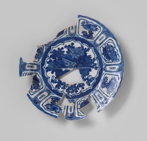 Fragment of a plate from VOC ship 'The White Lion'