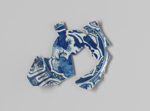 Fragment of a plate from the VOC ship 'White Lion'