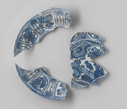 Fragments of a plate from the VOC ship 'White Lion'