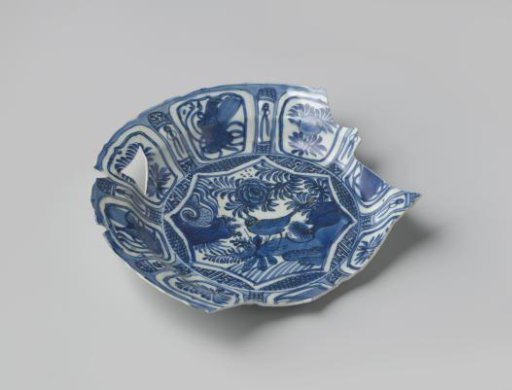 Fragment of a plate from the VOC ship 'De Witte Leeuw'