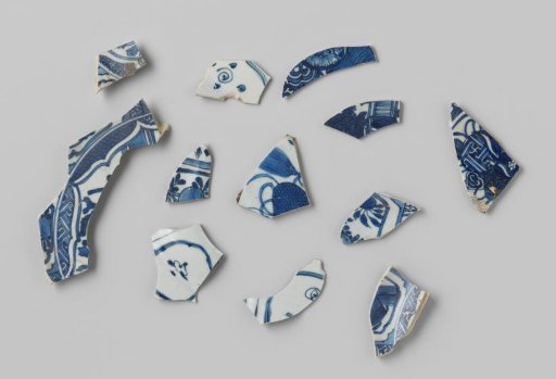 Fragments of plates from the VOC ship 'White Lion'