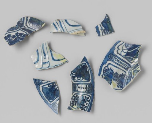 Fragments of plates from the VOC ship 'Witte Leeuw'