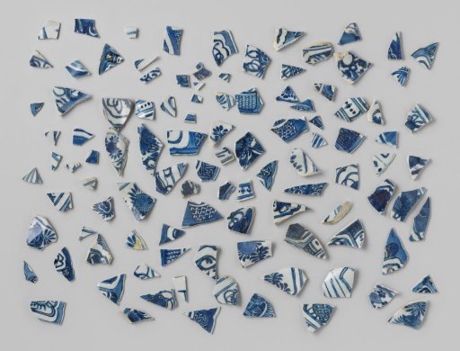 Fragments of plates from the VOC ship 'White Lion'