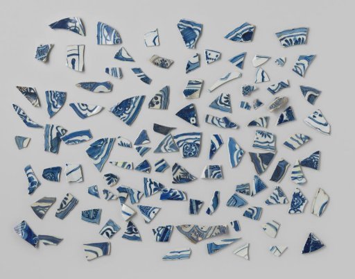 Fragments of plates from the VOC ship 'White Lion'