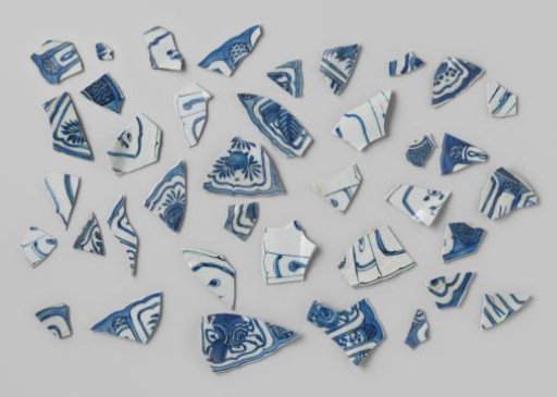 Fragments of plates from the VOC ship 'Witte Leeuw'