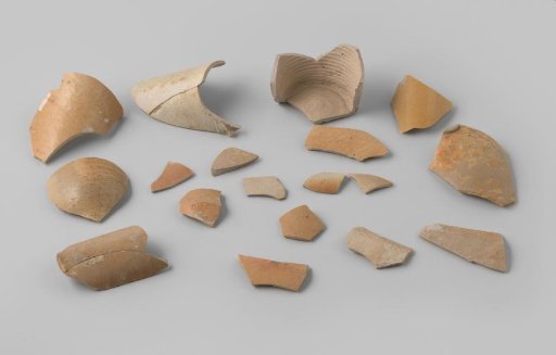 Stoneware fragments found at the VOC ship 'Witte Leeuw'