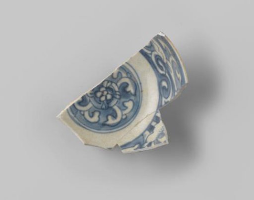 Fragment of a bowl from the VOC ship 'Witte Leeuw'