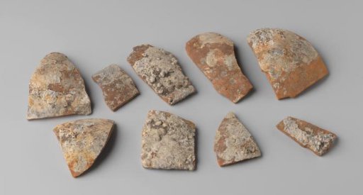 Fragments of earthenware from VOC ship the 'Witte Leeuw'