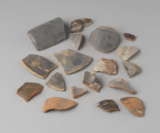 Fragments of earthenware from VOC ship the 'Witte Leeuw'