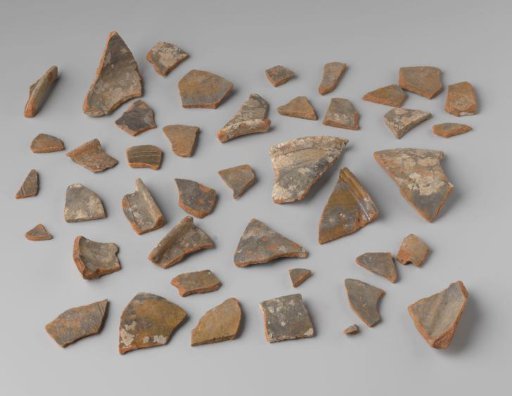 Fragments of earthenware from VOC ship the 'Witte Leeuw'