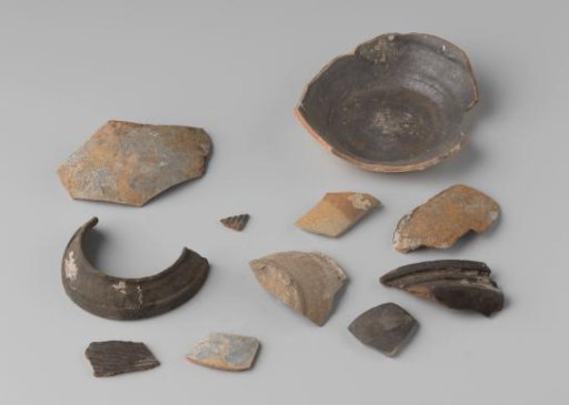 Fragments of earthenware and stoneware from VOC ship the 'Witte Leeuw'