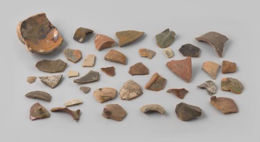 Bag with sherds of earthenware from VOC ship 'De Witte Leeuw'