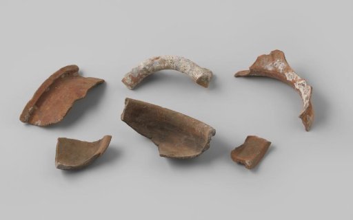 Bag with sherds of red-firing earthenware from VOC ship 'De Witte Leeuw'