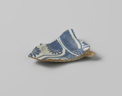Sherd of a Plate from the VOC Ship 'Witte Leeuw'