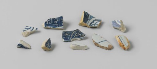 Shards of Plates from the VOC Ship 'Witte Leeuw'