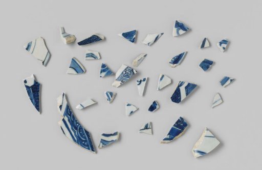 Fragments of plates from VOC ship 'The White Lion'
