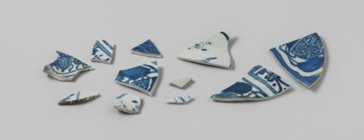 Shards of Plates from the VOC Ship 'Witte Leeuw'