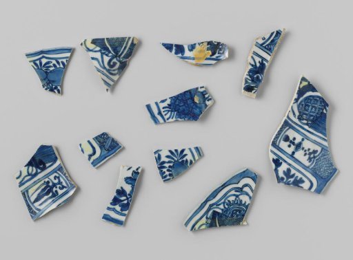 Fragments of plates from VOC ship 'The White Lion'