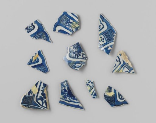 Fragments of Plates from the VOC Ship 'Witte Leeuw'