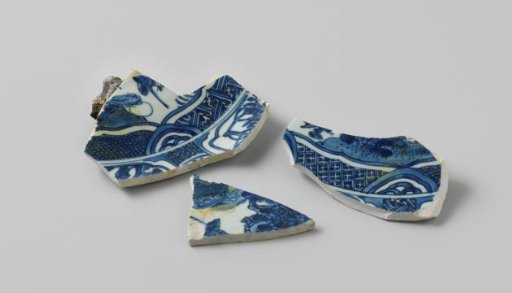 Shards of Plates from the VOC Ship 'Witte Leeuw'