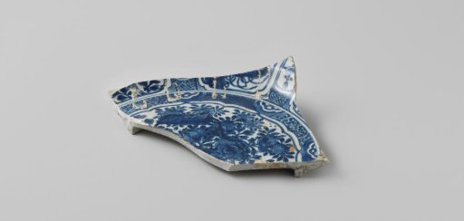 Fragments of plates from the VOC ship 'Witte Leeuw'