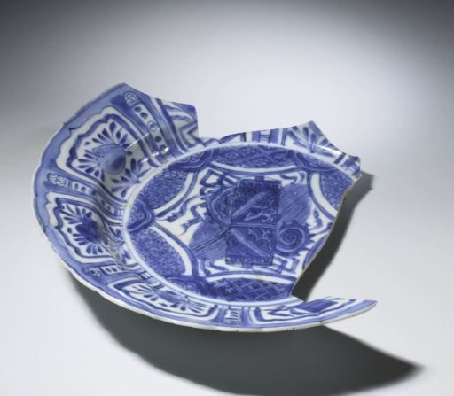 Fragment of a plate from the VOC ship 'White Lion'