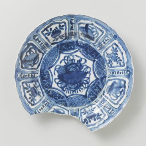 Kraak porcelain plate from the V.O.C.-ship the 'Witte Leeuw'
